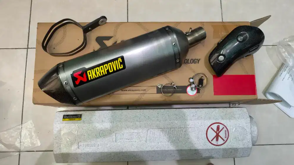 Knalpot Versys 250 Akrapovic & Yoshimura