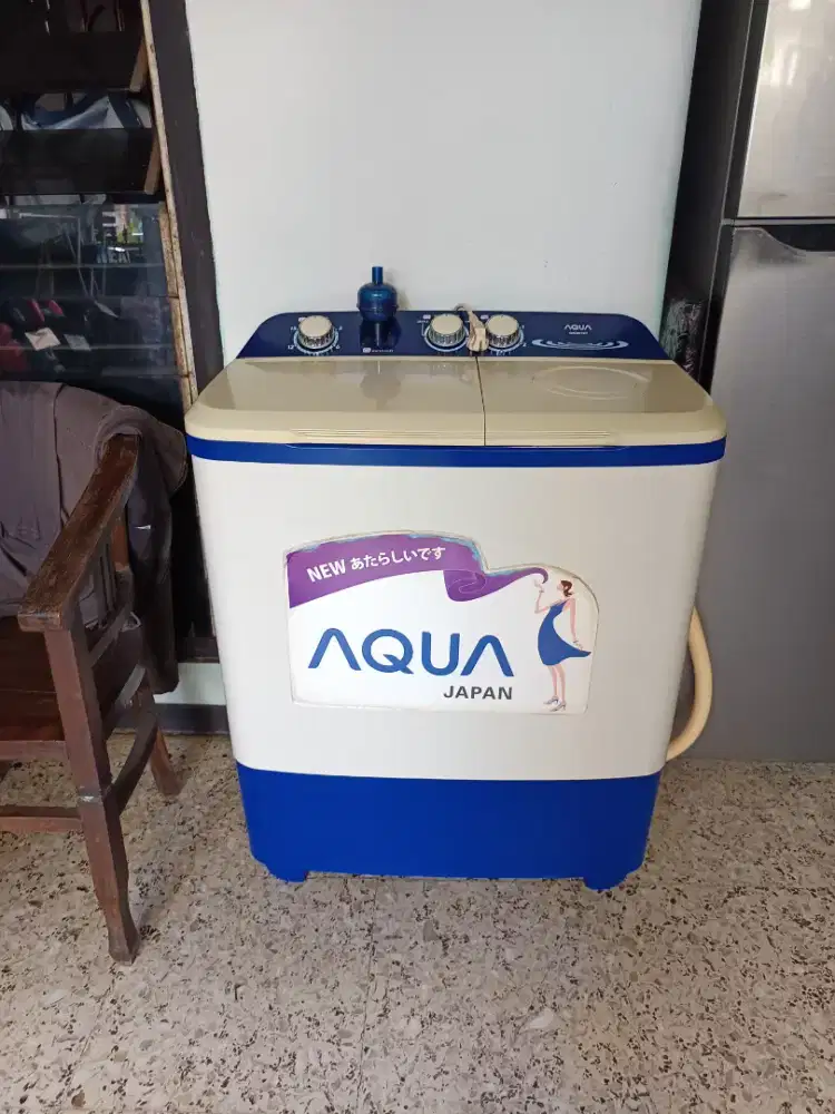 Mesin cuci dua tabung aqua