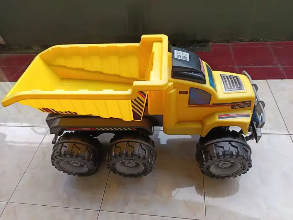 Truk Mainan Dino 650