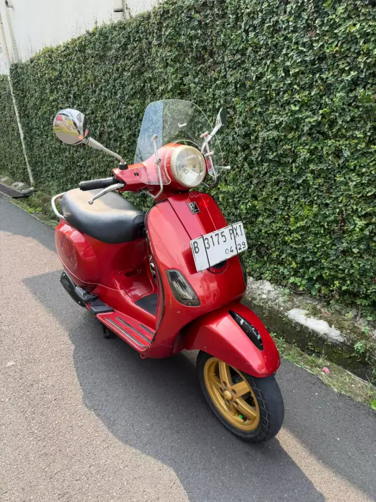 Dijual vespa matic 2012 150 tipy lx
