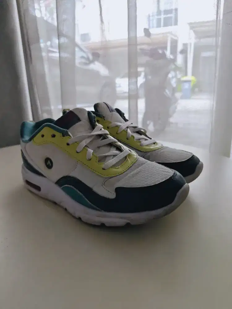 Sepatu anak Airwalk ukuran 22 cm