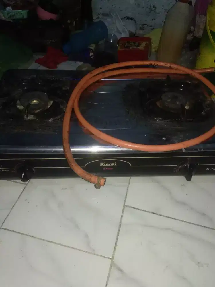 Di jual kompor gas dua tungku rinnai bekas masih bagus