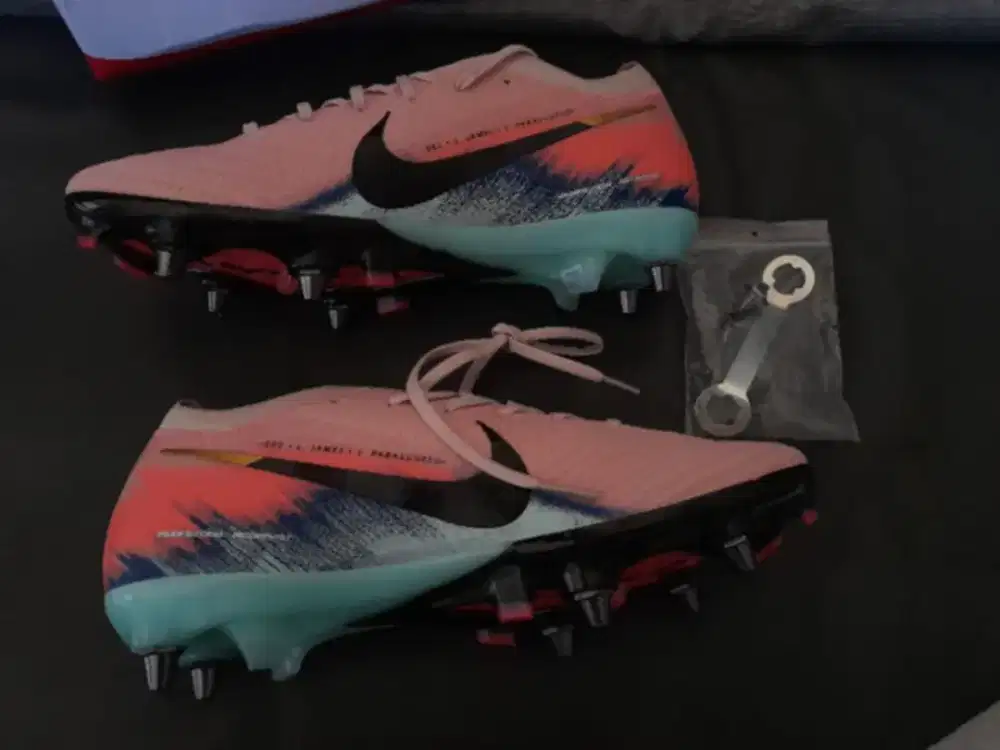 Sepatu bola ORI Nike
