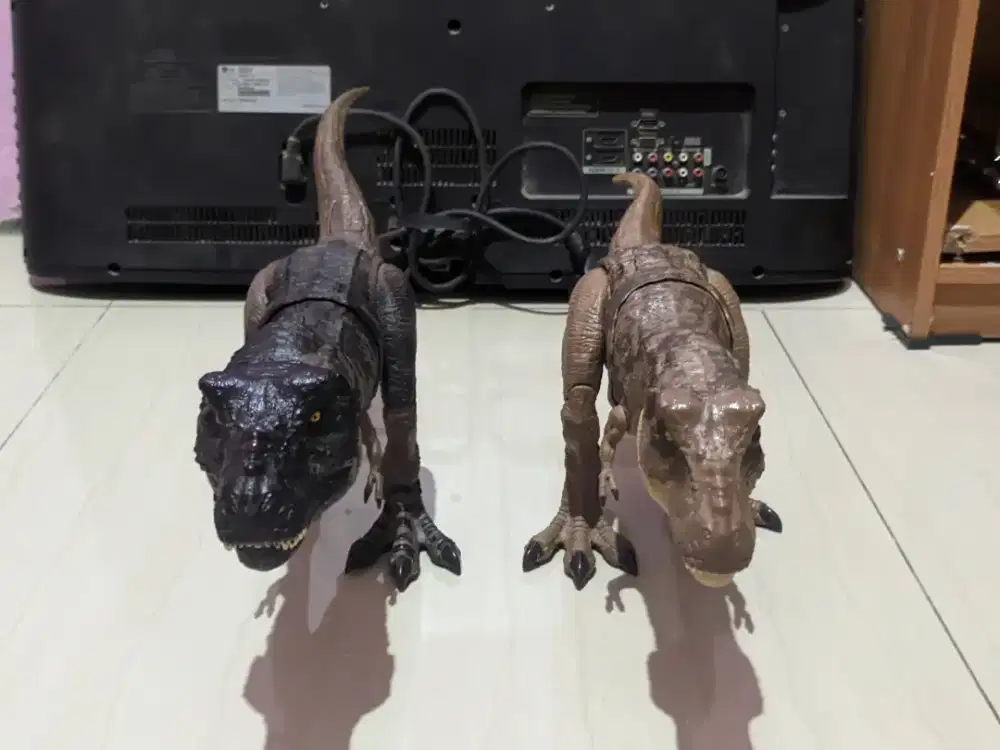 Mattel Trex Jurassic World Camp Cretaceous Dino Escape,Thrash N Devour