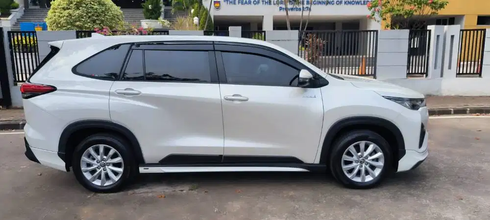 Toyota Kijang Innova 2024 V Hybrid Modelista