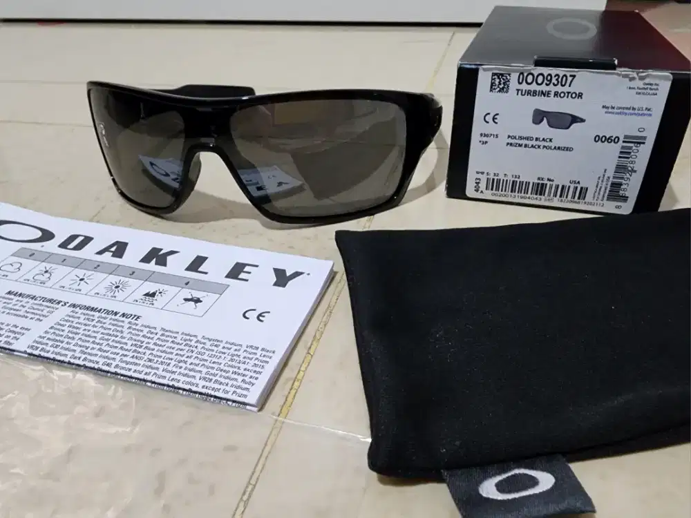 Oakley Turbine Rotor OO9307 - 1532 132 Sunglasses Kacamata Hitam