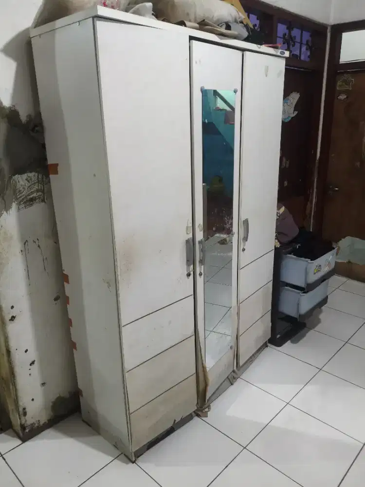 LEMARI KAYU 3 PINTU