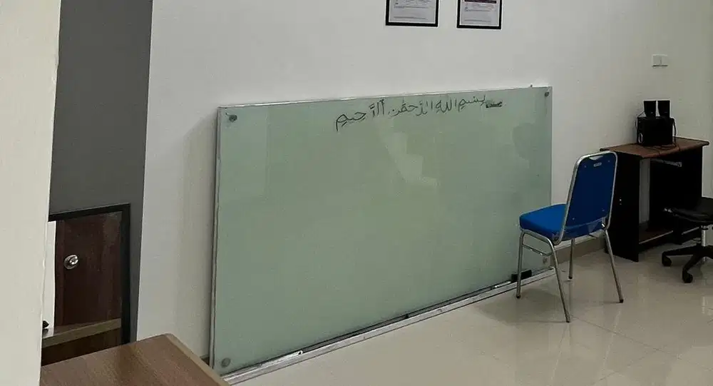 Papan Tulis Kaca