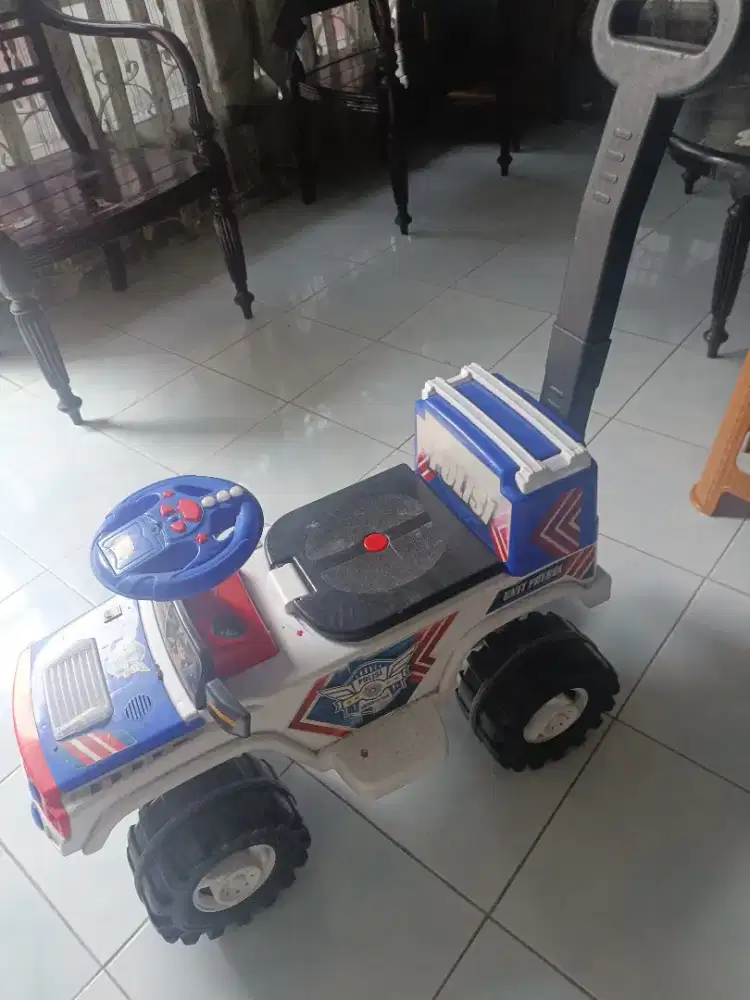 Di Jual cepat Mobil Polisi Dorong