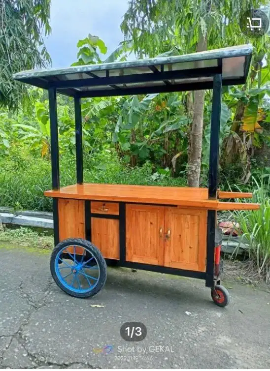 Karyawan setengah hari susu jahe
