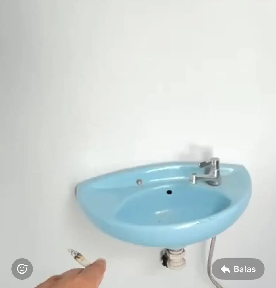 Wastafel second warna biru