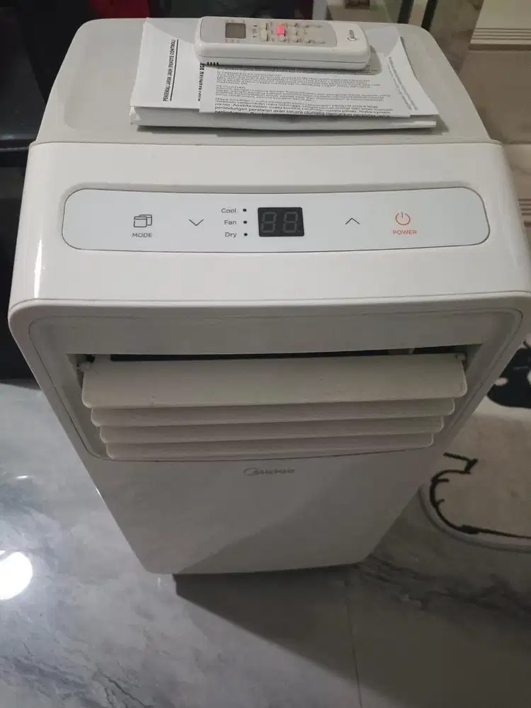 Midea AC Portable 1/2 PK