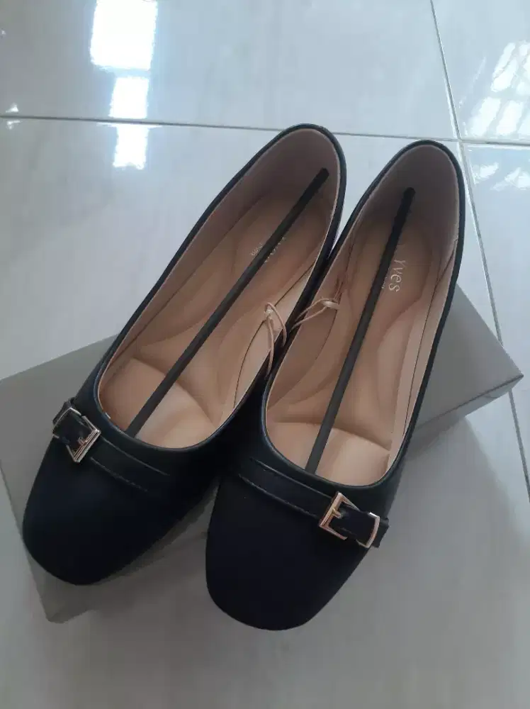 Sepatu Wanita St Yves Hitam