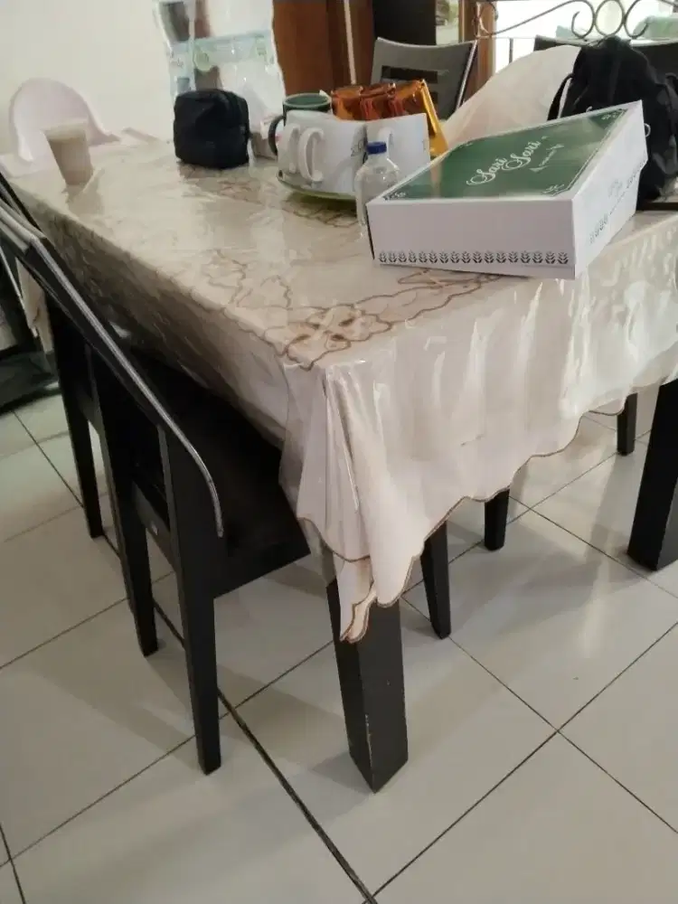 Jual cepat 1 set meja makan