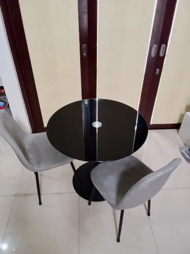 Meja bundar 2 kursi makan