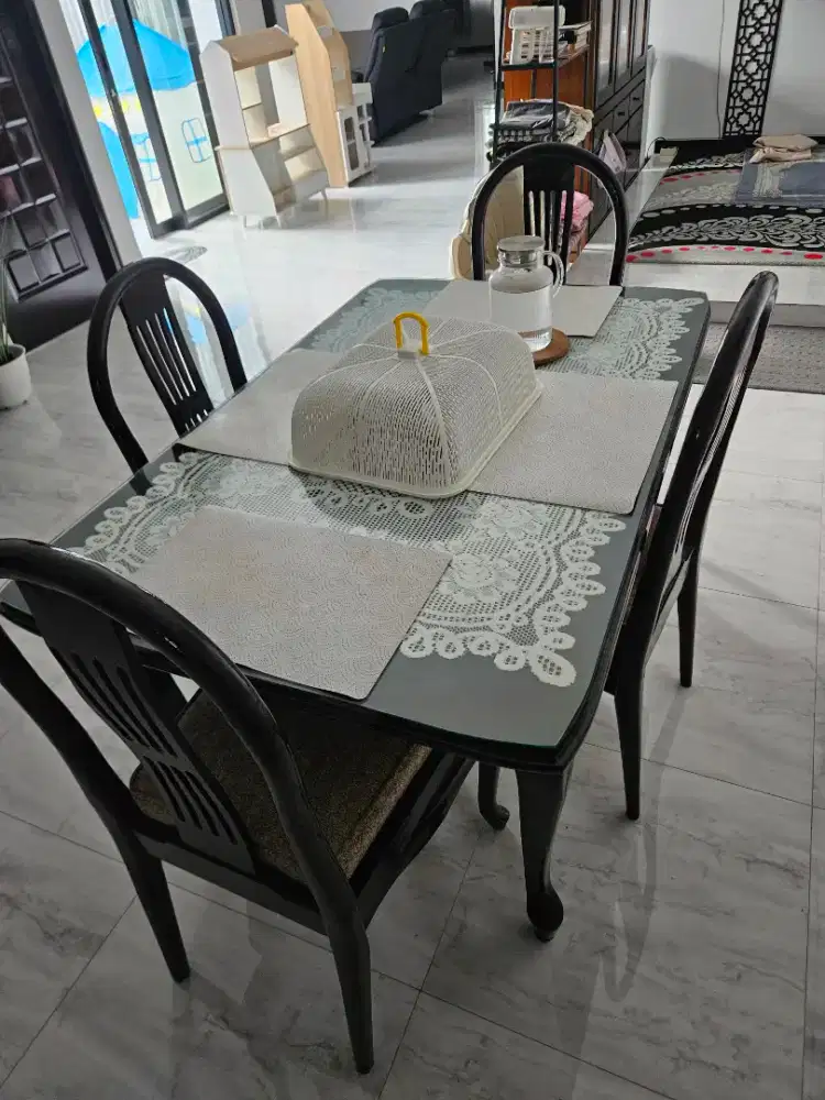 Set Meja Makan Jati + 4 Kursi