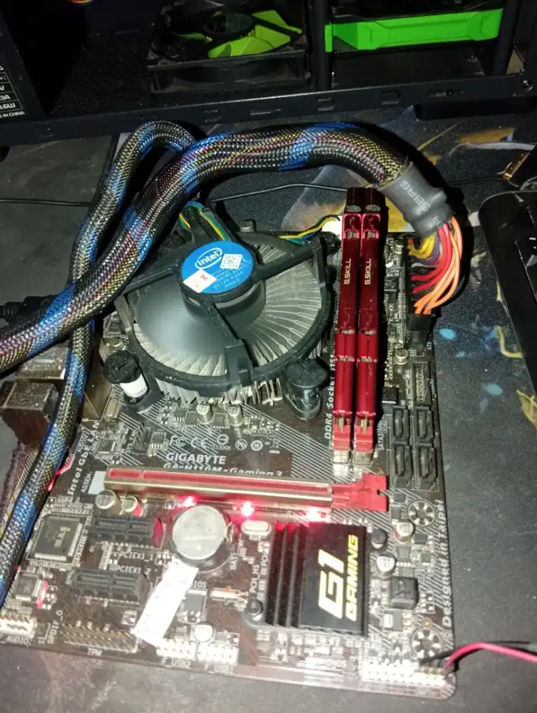 BU ram ddr4 ripjaws 8gb 4+4 2400