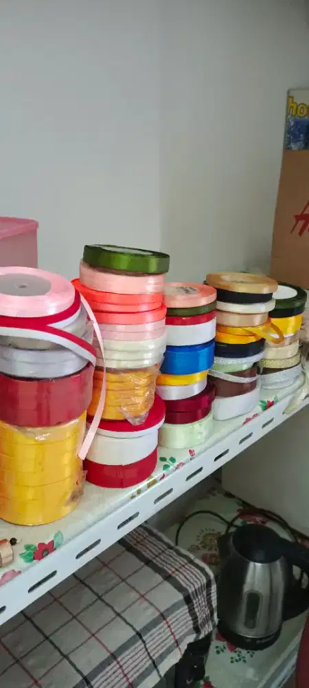 Dijual borongan pita satin, pita kertas, payet, manik manik mutiara,