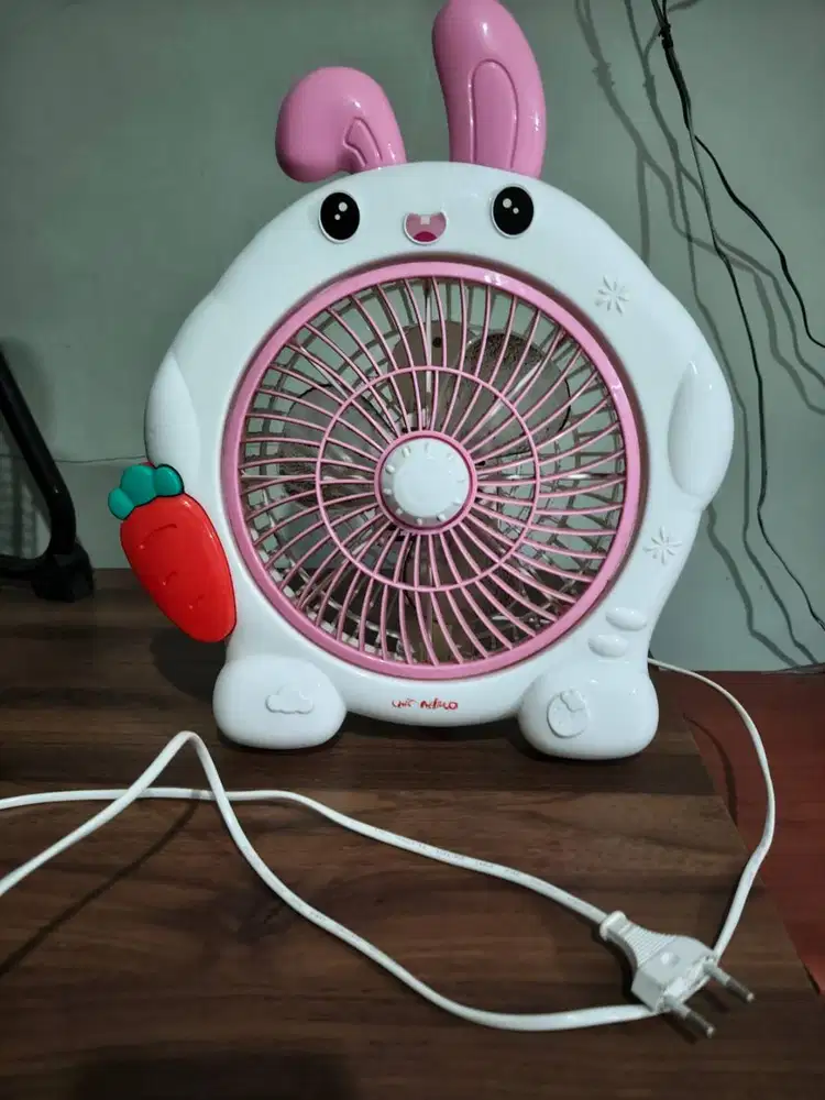 Kipas Angin Kelinci Warna Putih