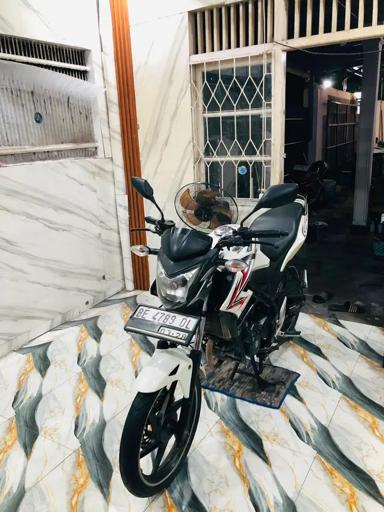 HONDA CB150 R ISTIMEWA 2015 Pajak Hidup