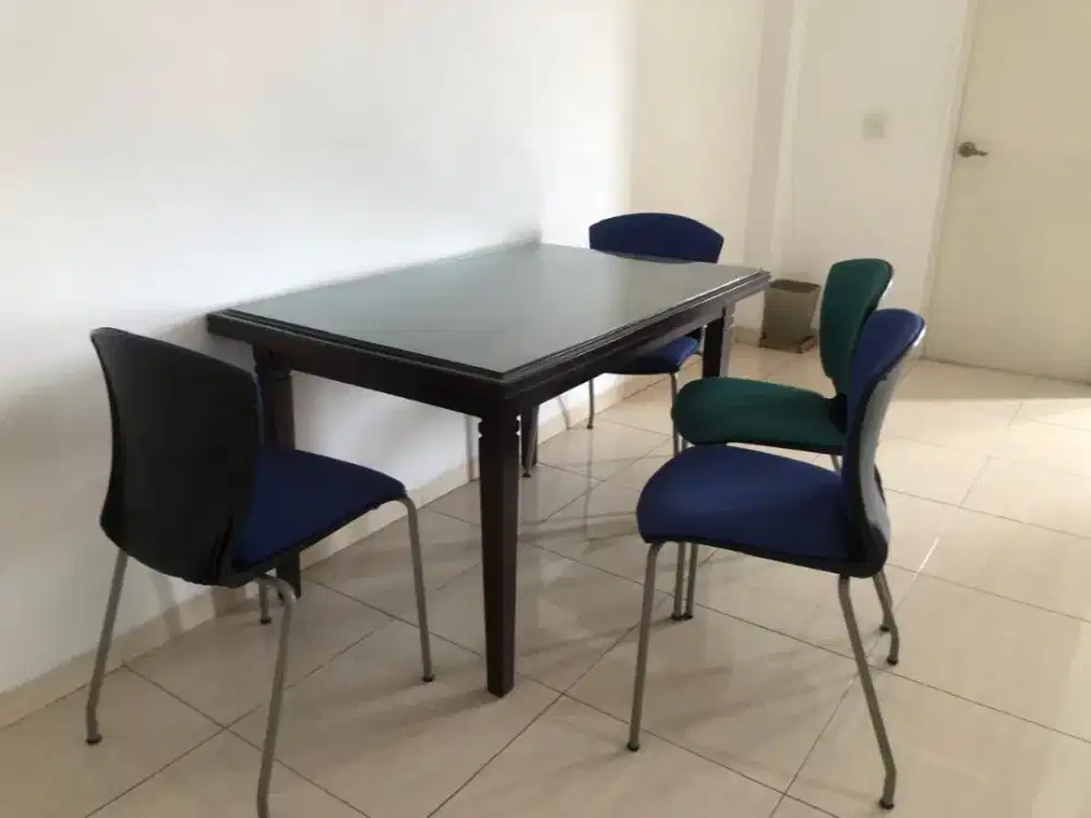 Dijual Meja Makan dan Kursi Makan