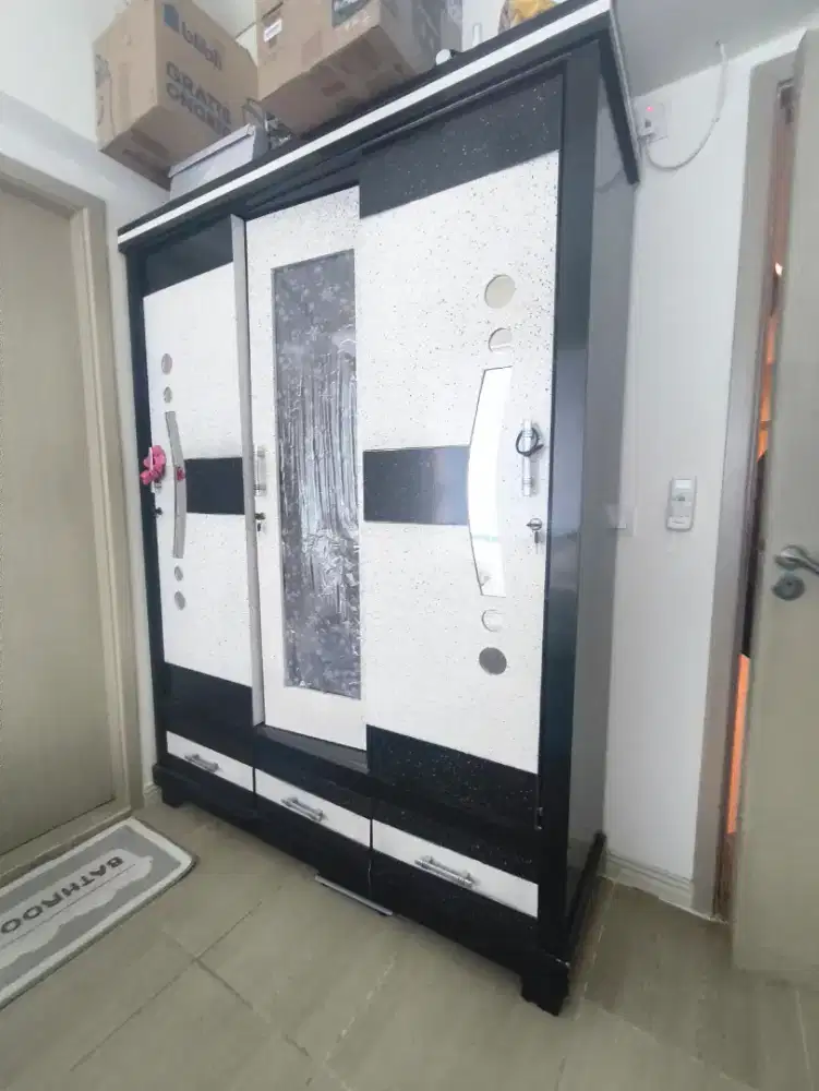 Lemari Baju 3 Pintu Seken