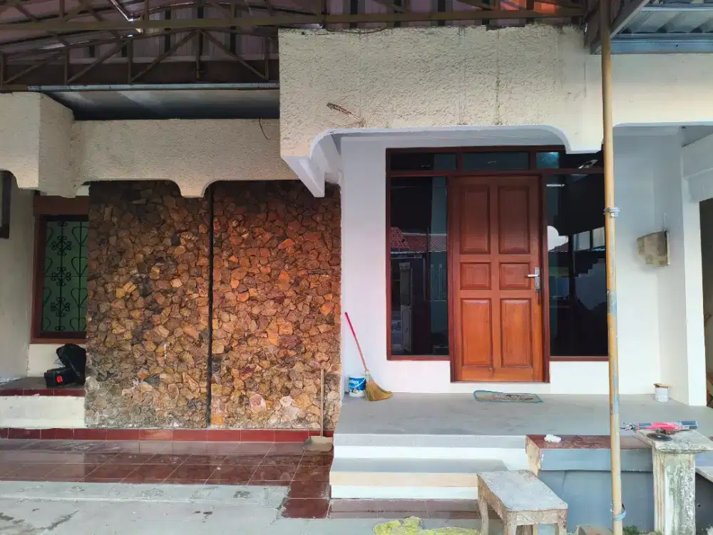 Rumah nyaman full furnished di tengah kota