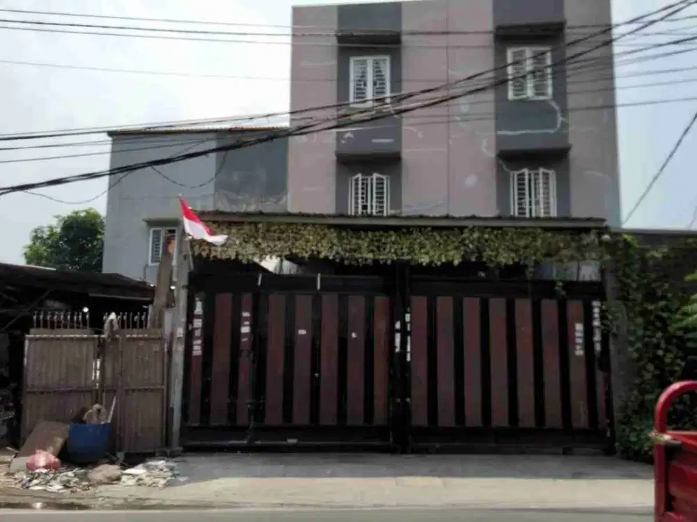 Dijual Rumah 3 Lantai ditepi Jalan besar mudah akses dekat fasilitas umum area Kalideres aman nyaman harga nego tipis