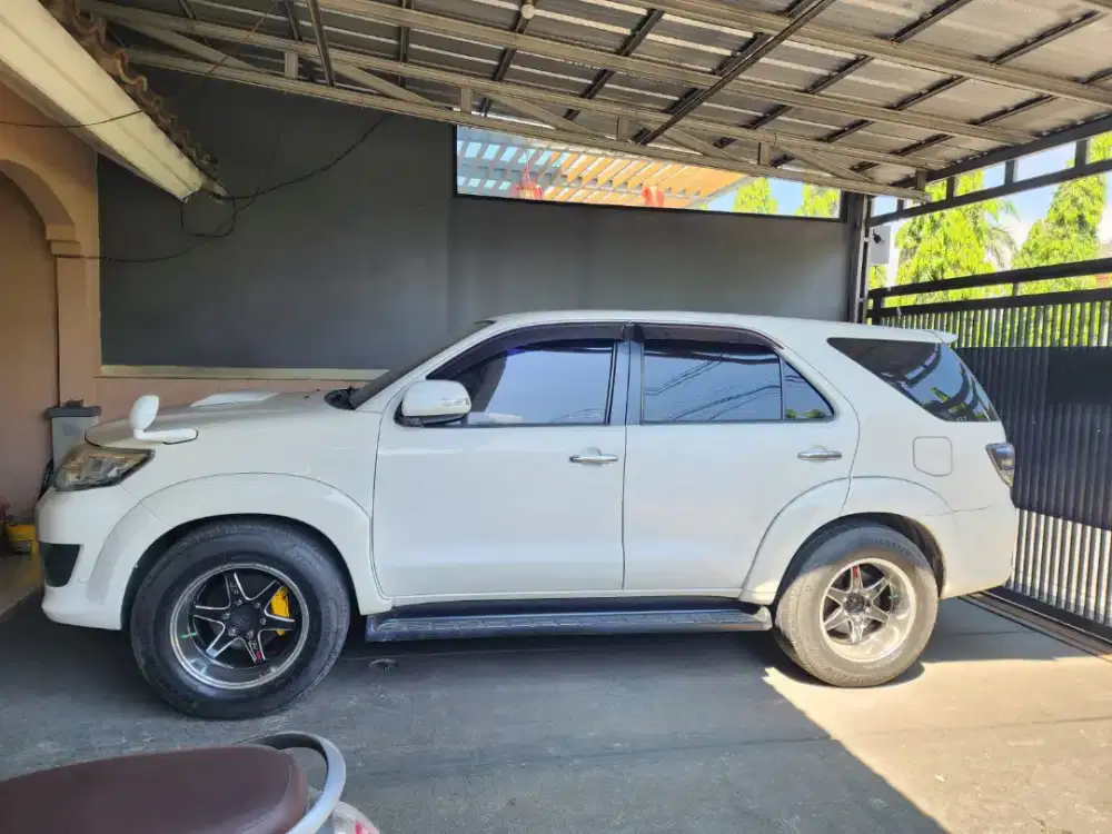 Toyota fortuner diesel putih manual non vnt 2012