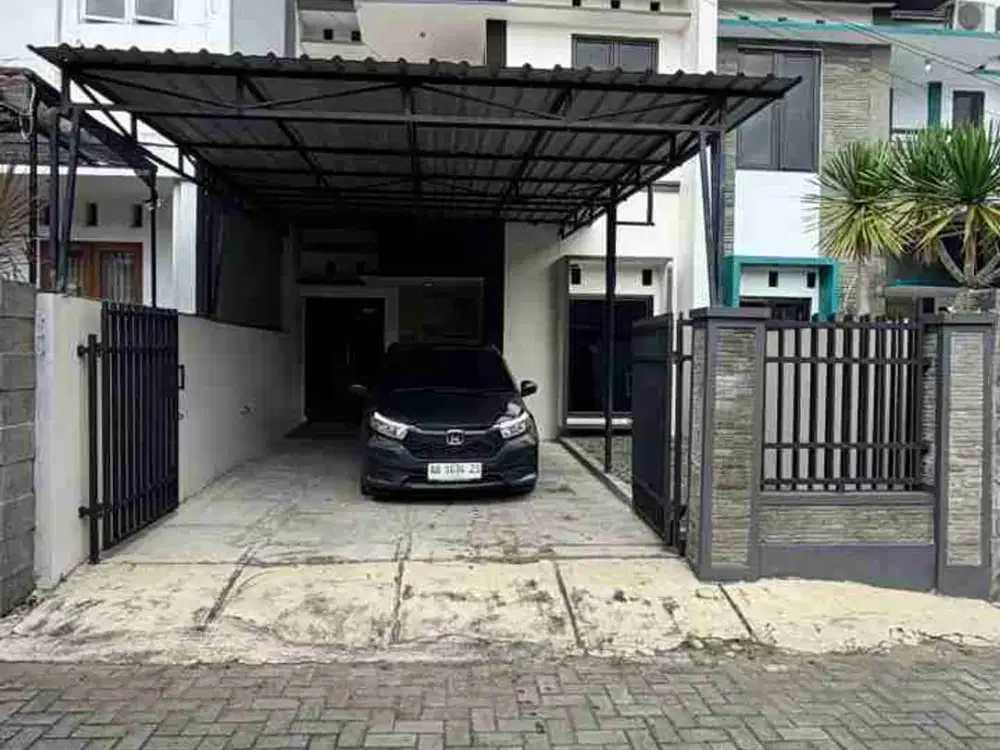 RUMAH STRATEGIS 2 LANTAI DALAM PERUMAHAN SAWITSARI JALAN KALIURANG KM. 6 CONDONG CATUR