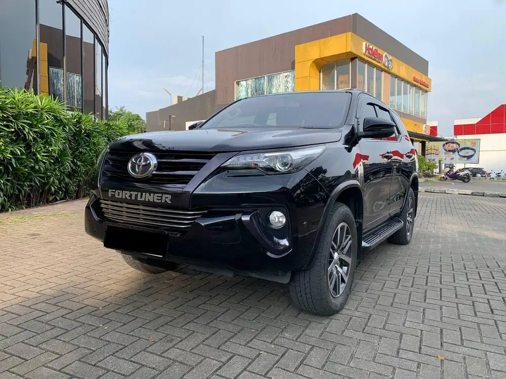 TOYOTA FORTUNER VRZ 4x2 AT MATIC 2018 HITAM KM 142RB