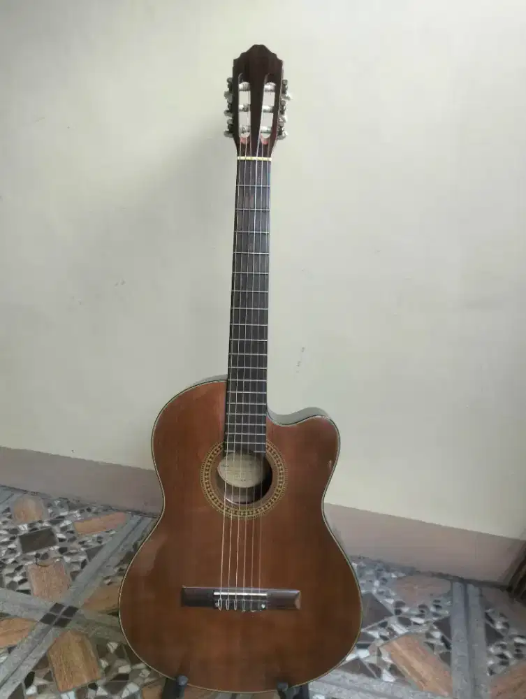 Gitar akustik  Lucero LC 200sc