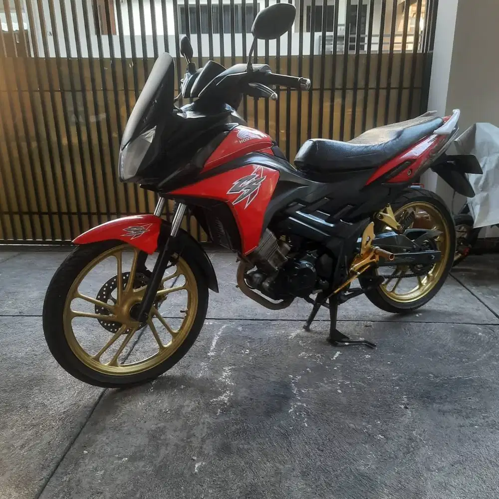 Honda CS1 tahun 2008 - 3,9 juta