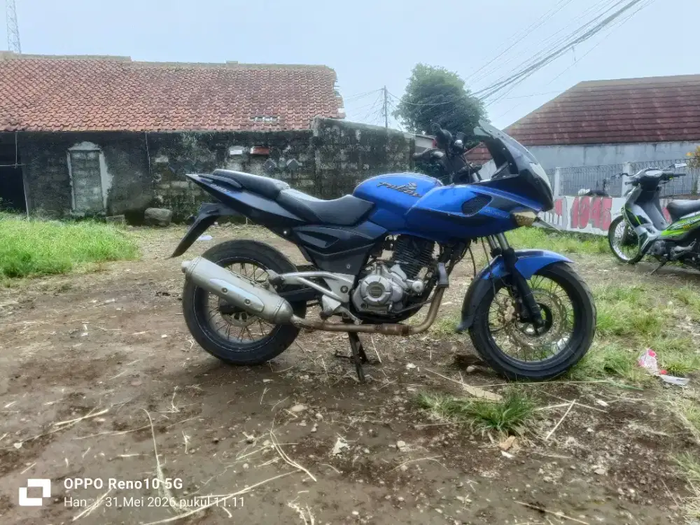 Bajaj Pulsar p220