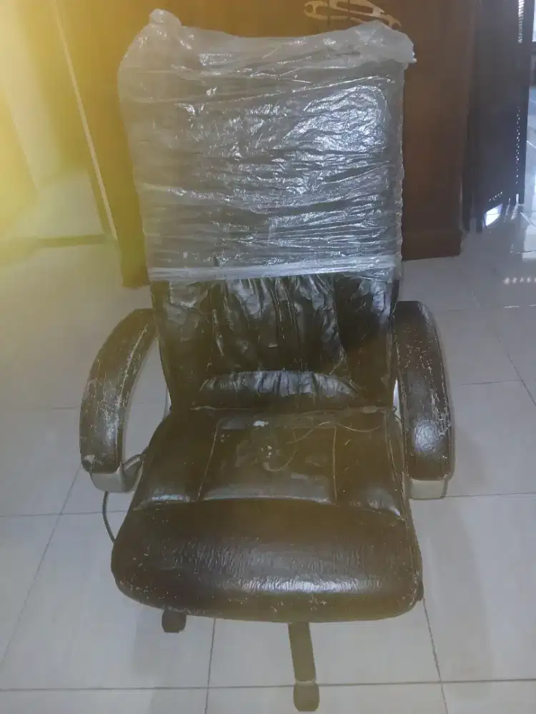 Kursi pijat elektrik merk Iwaki seri JM-B9005