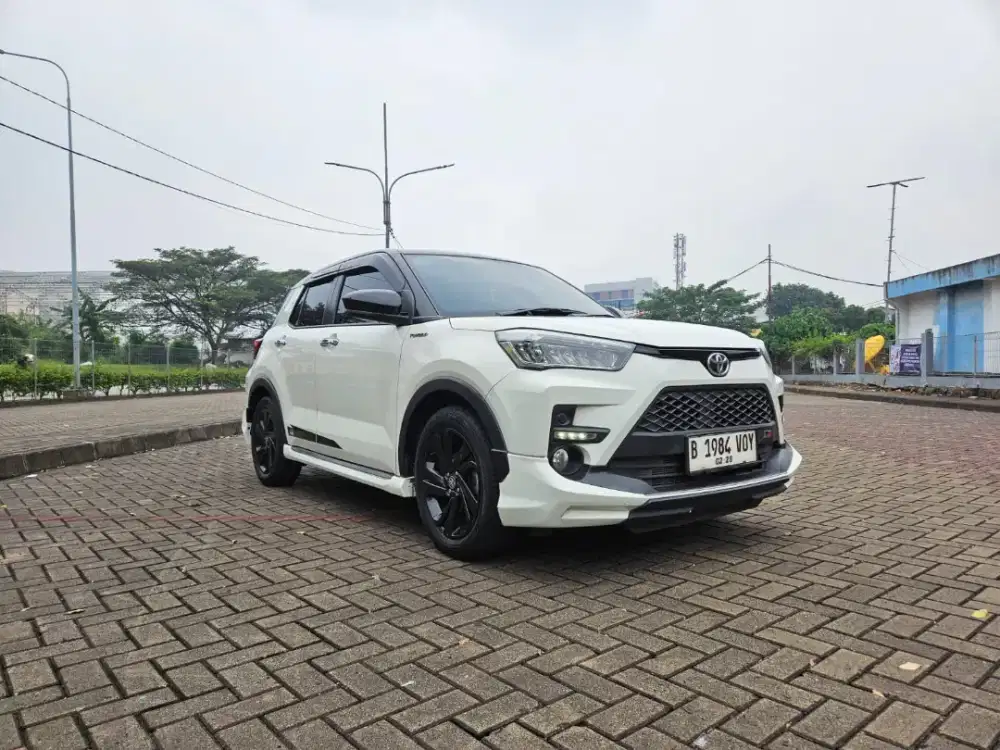 Toyota raize GR sport 1.0 T  2022 putih istimewa