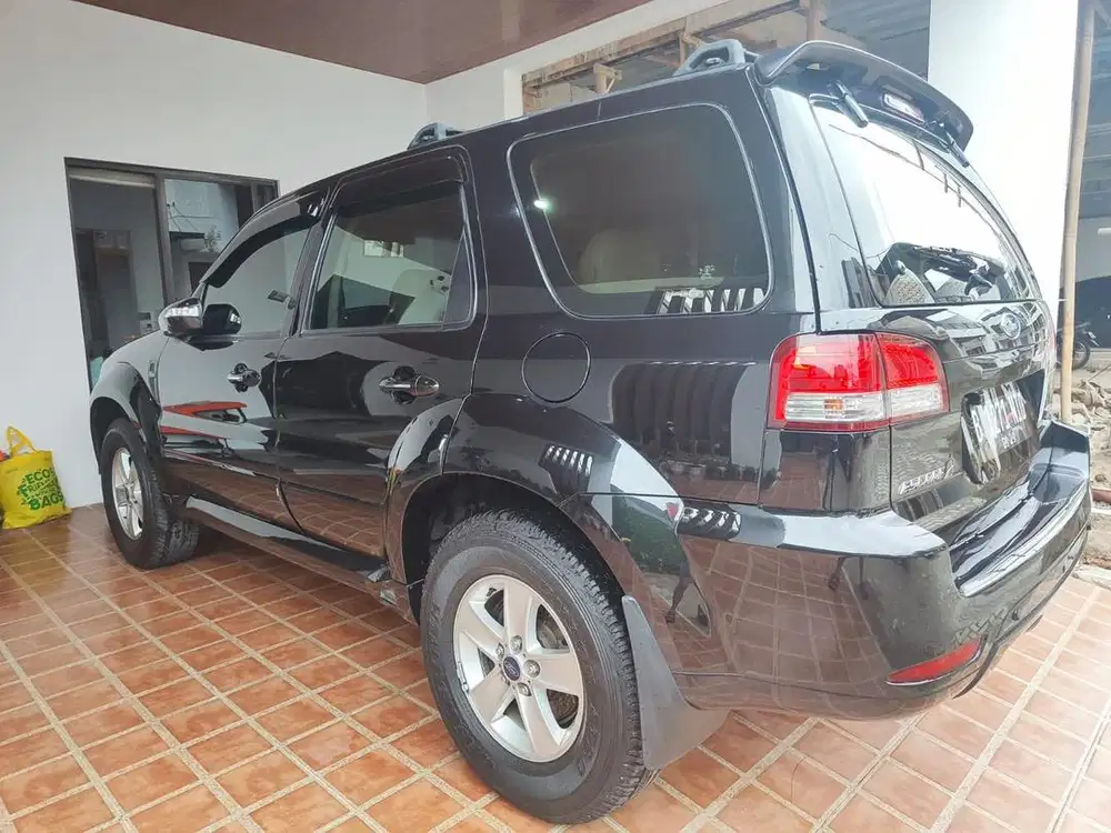 Ford escape AT Limited, low km