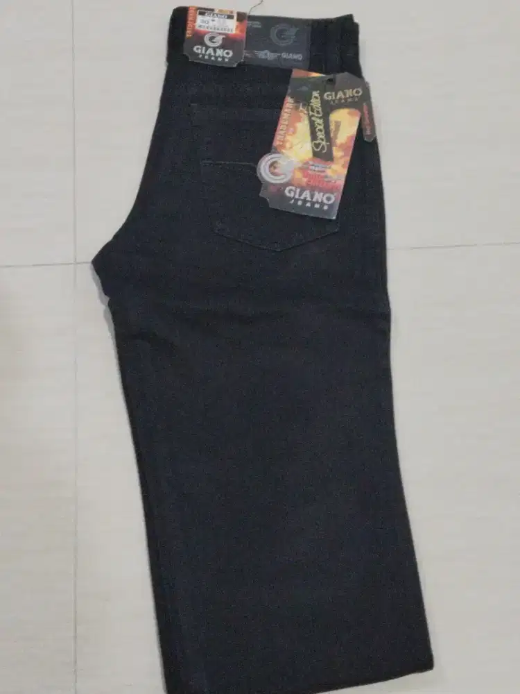 Celana panjang jeans hitam merk Giano