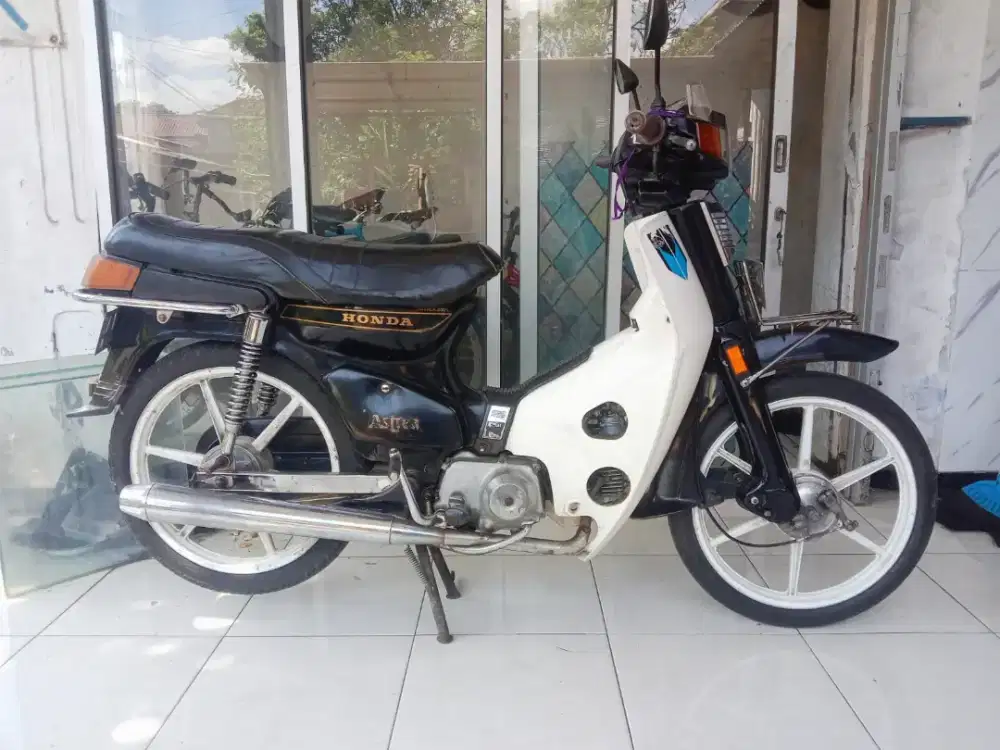 Sepeda motor honda Astrea 1985