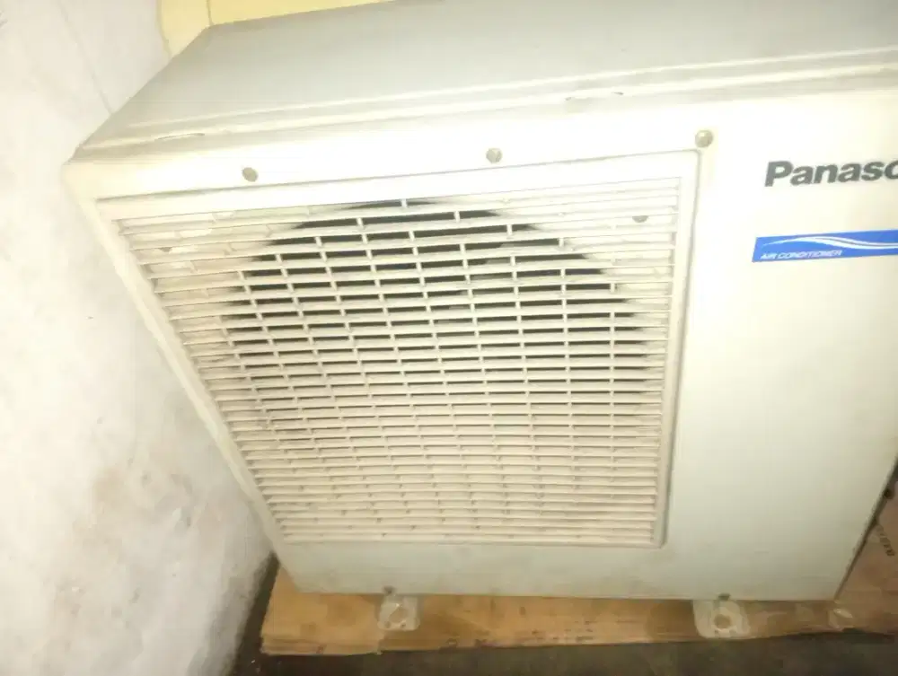 Outdoor ac panasonic 1/2 pk r22