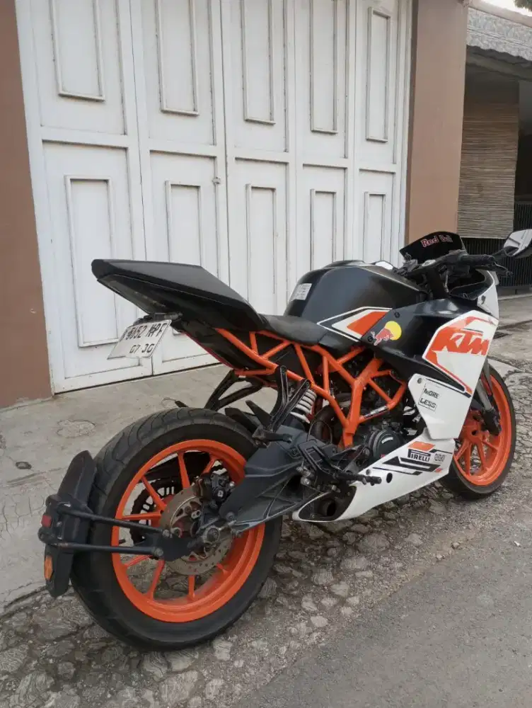 KTM RC 200 plat B