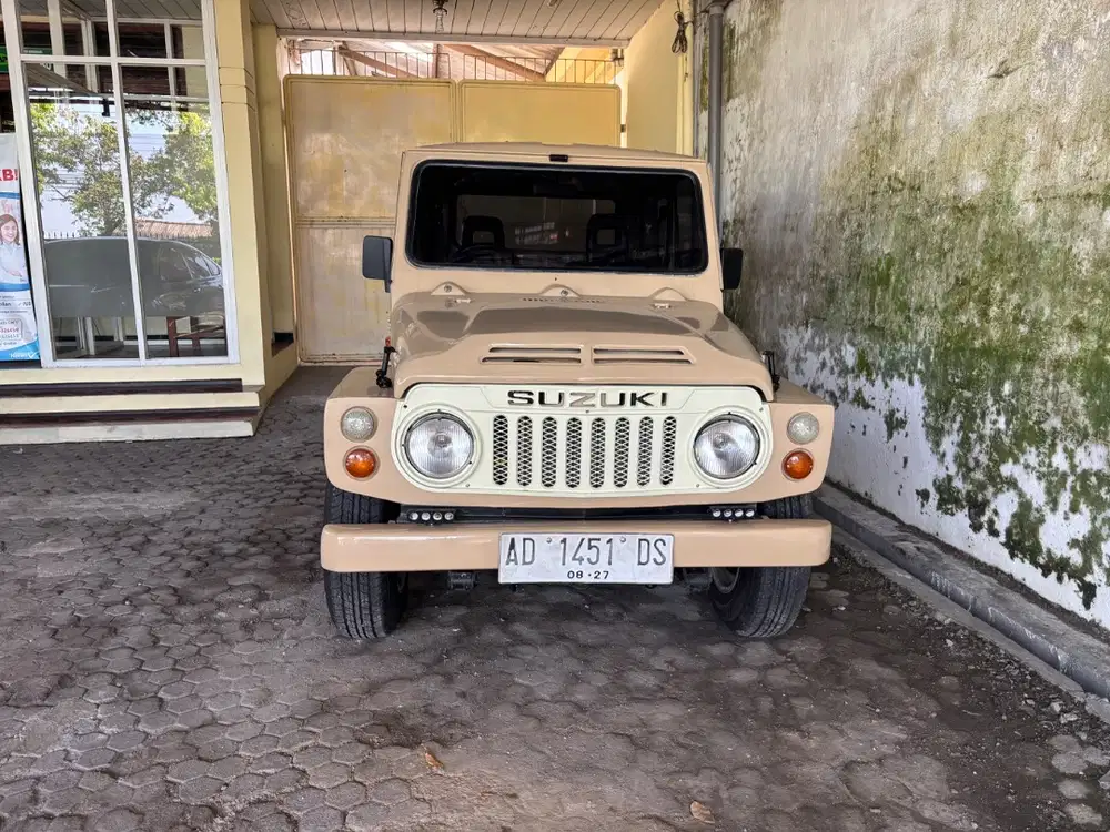 Suzuki Jimny jangkrik 4x4 thn 81 LJ80