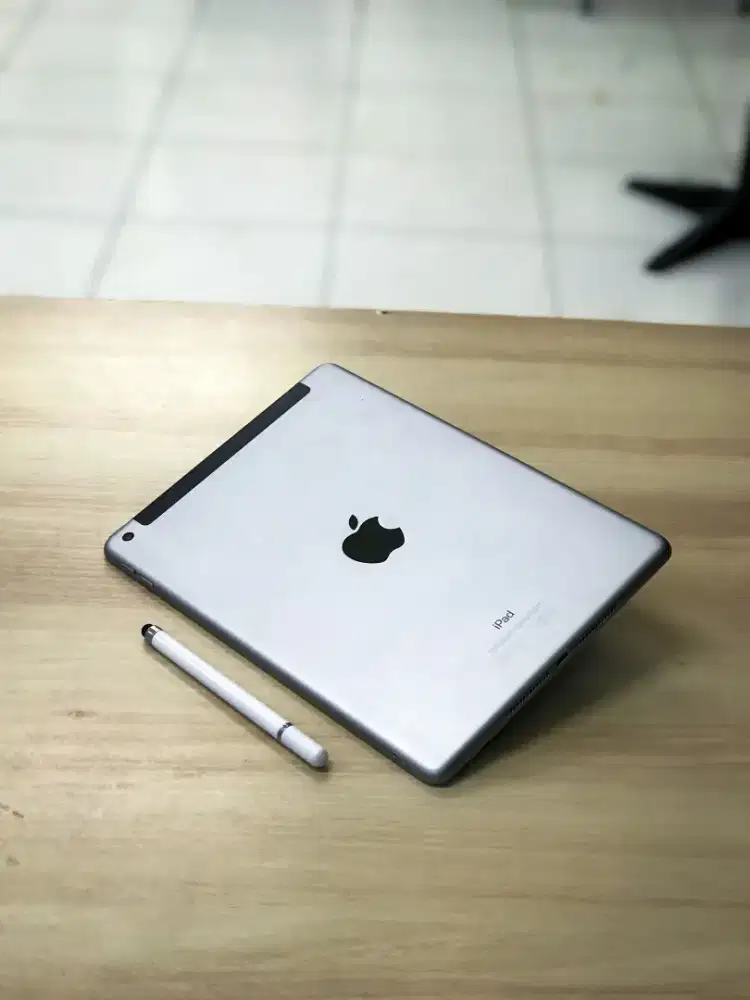 iPad Gen 5 32GB Wifi + Cellular NOMINUS !