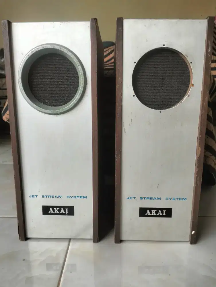 Speaker akai SW 30