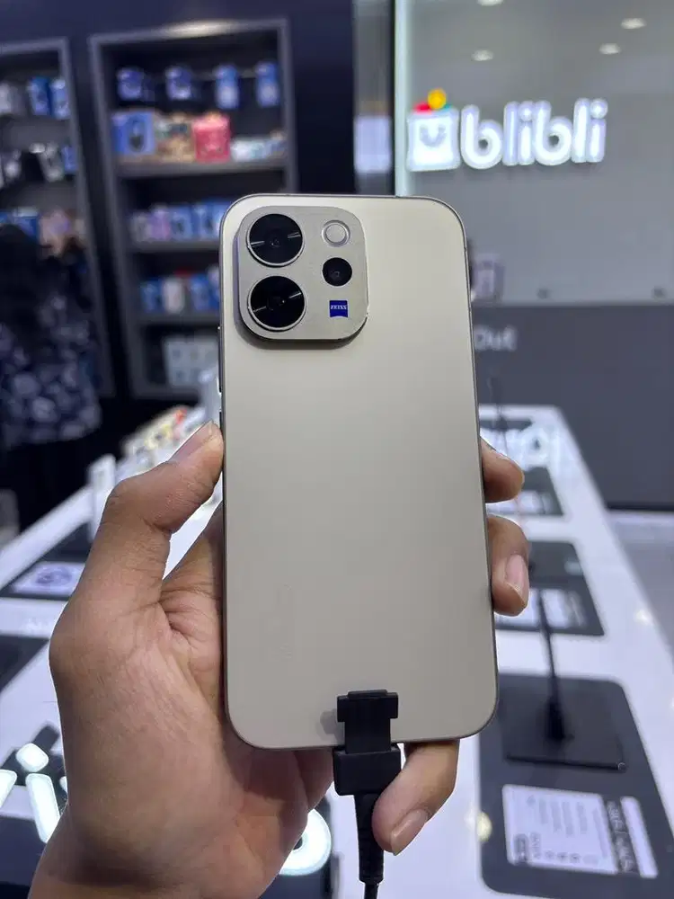 Vivo V70 12GB-256Gb