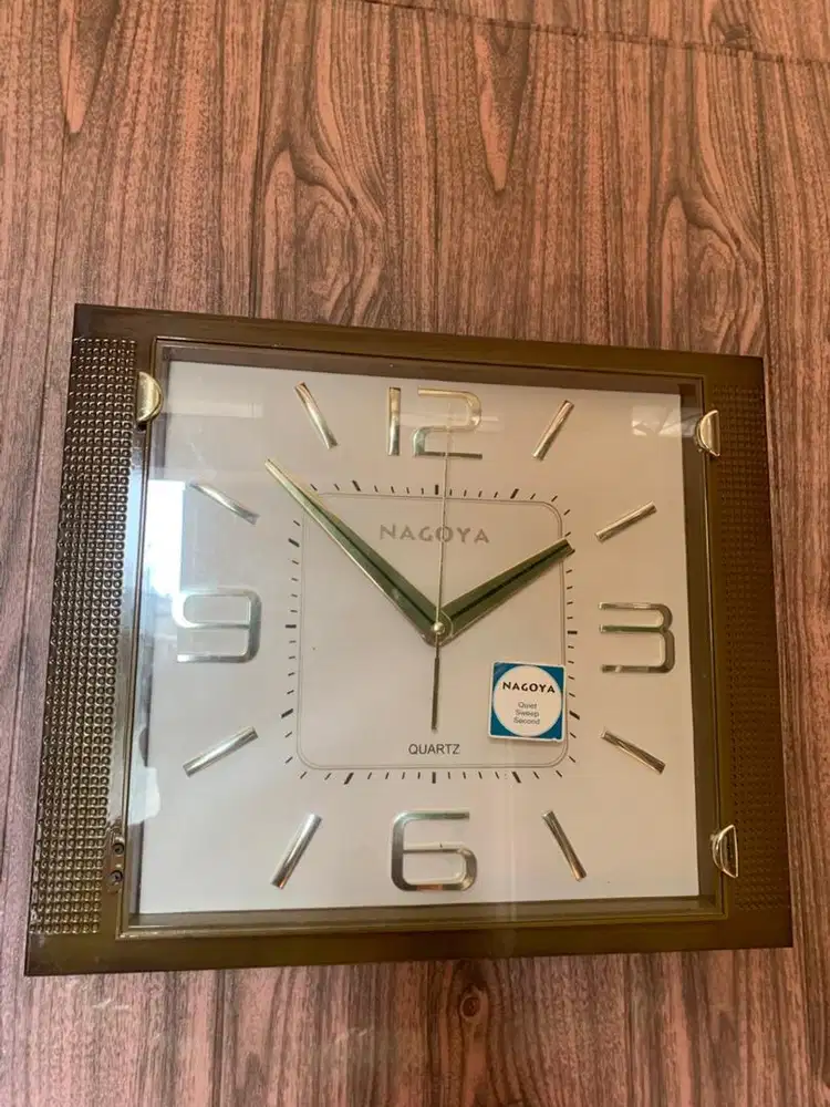 Jam dinding nagoya quartz