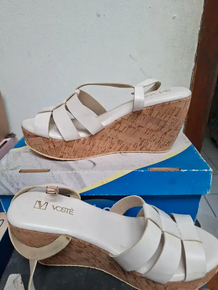 Sepatu Scholl Putih