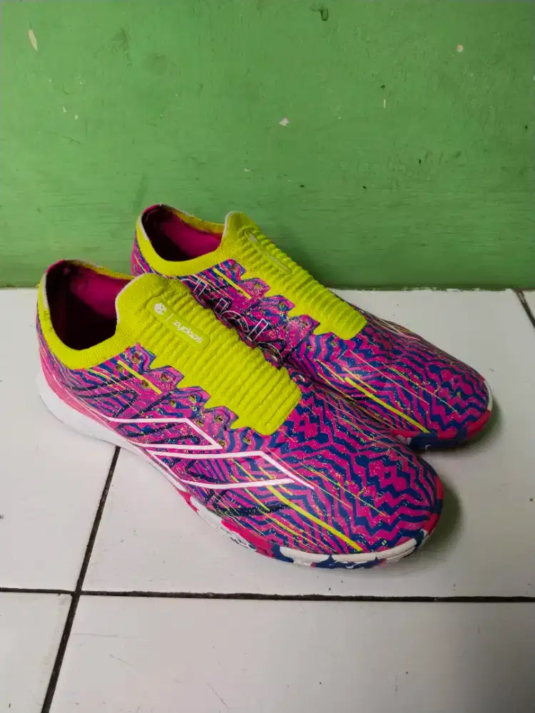 Sepatu futsal Mills cyclops extreme in magenta/yellow ukuran 41