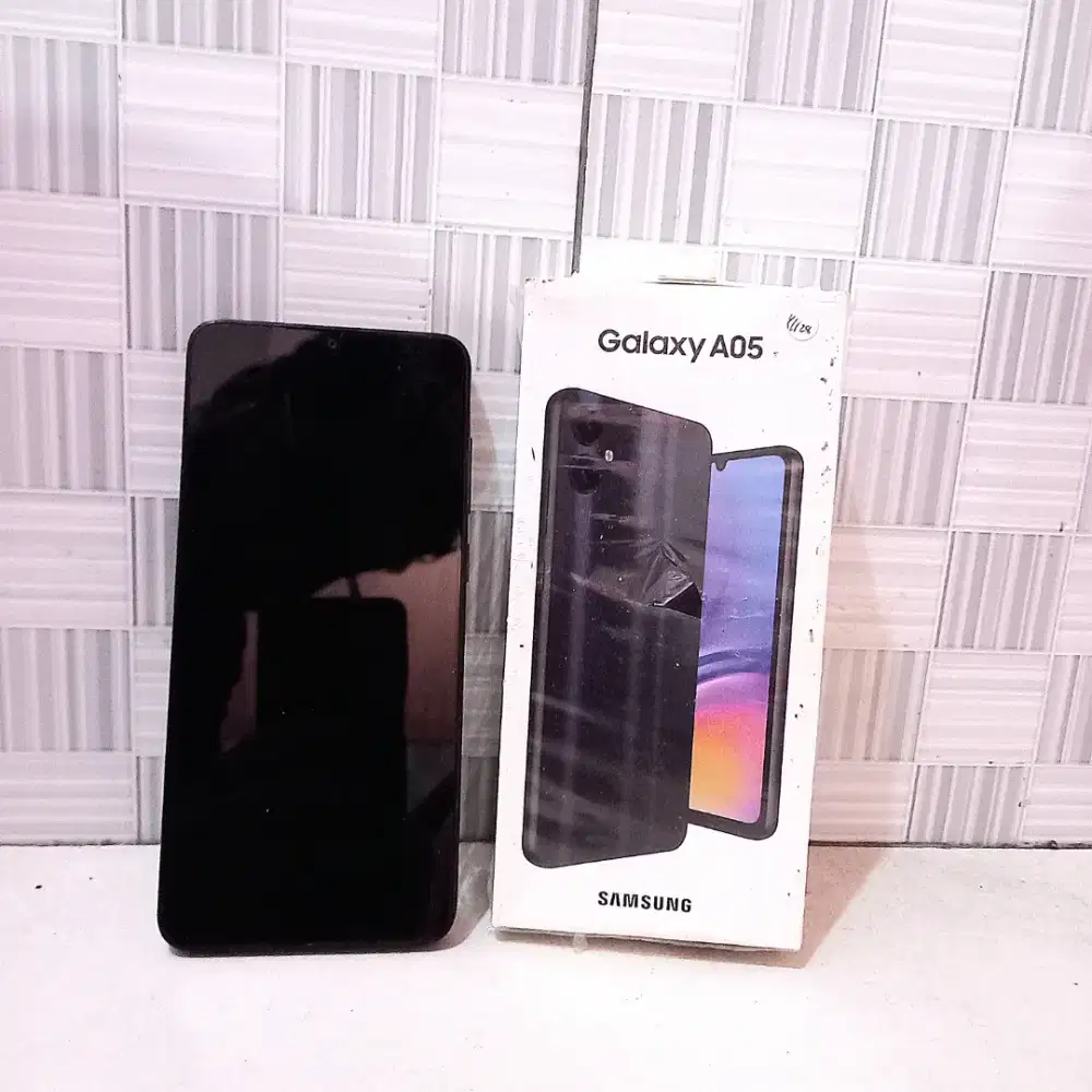 Handphone HP Smartphone Samsung Galaxy A05 4-128 Biru Metalik mulus