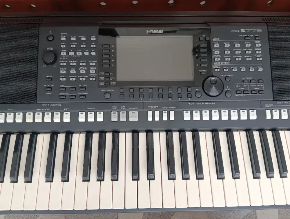Keyboard yamaha PSR s775